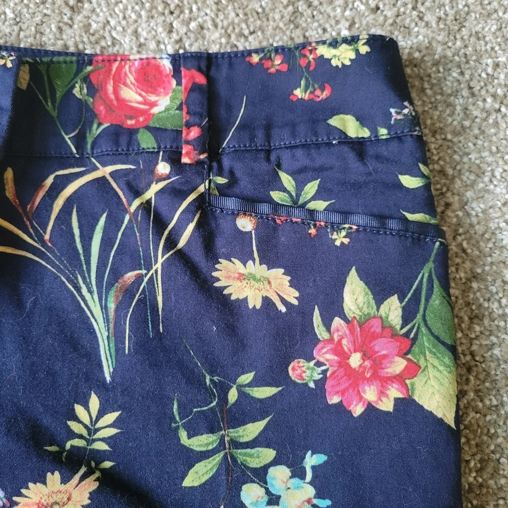 New York & Company Navy Floral Capris - Picture 3 of 8